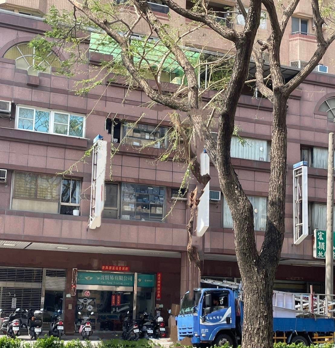 高雄大樓外牆鷹架搭設防護布包覆