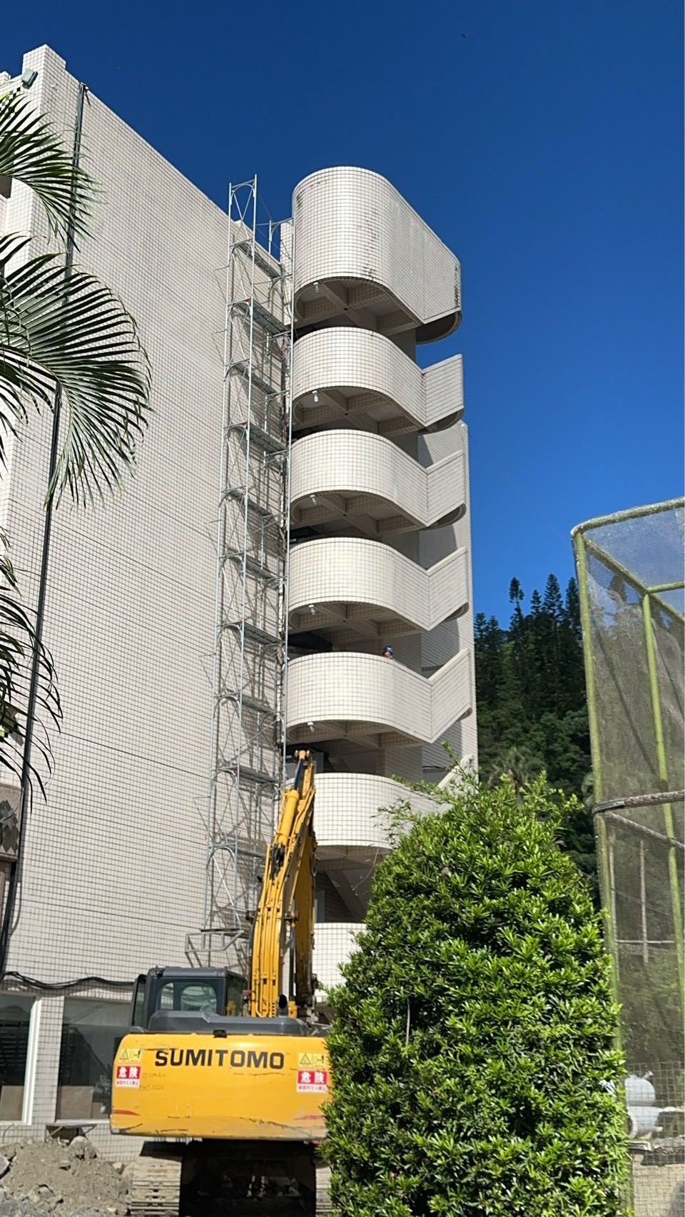 高雄大樓外牆施工安全爬梯搭設
