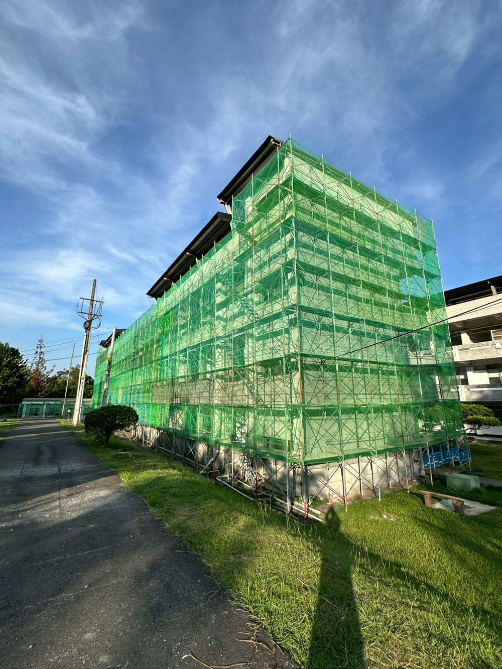 高雄大樓外牆整修防護鷹架搭設
