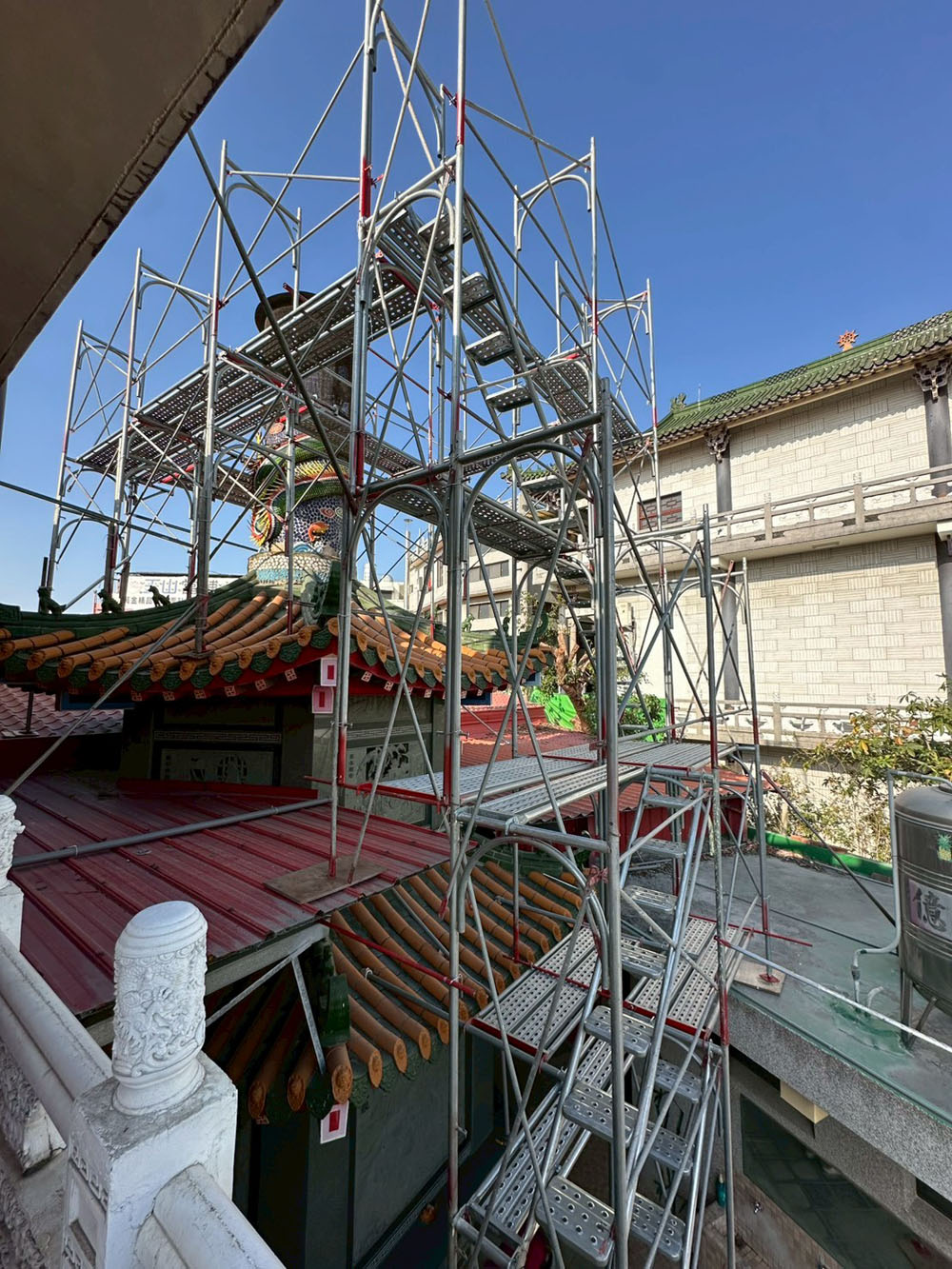 高雄寺廟屋頂修繕鷹架搭設